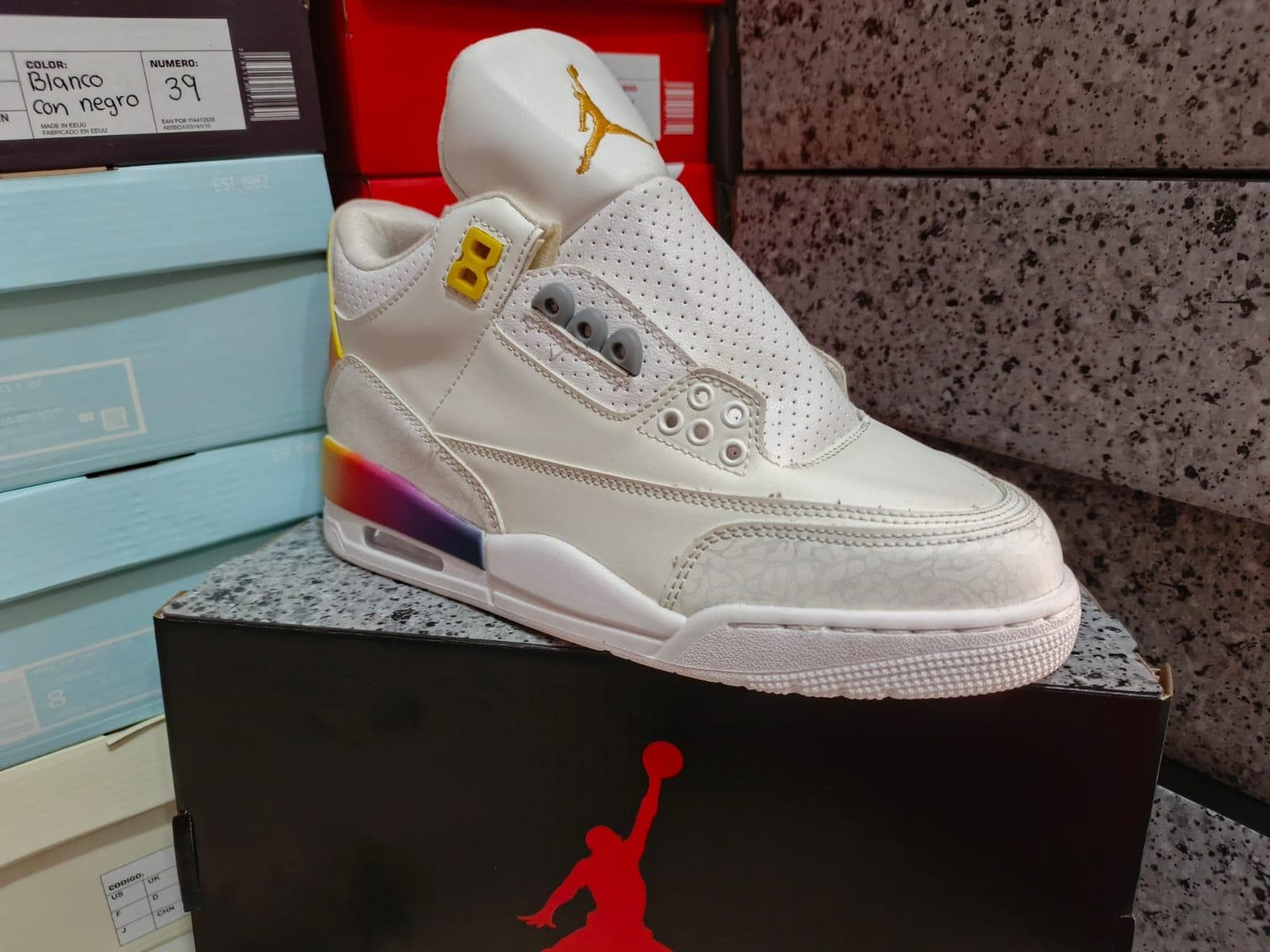 JORDAN 3 J. BALVIN BLANCO